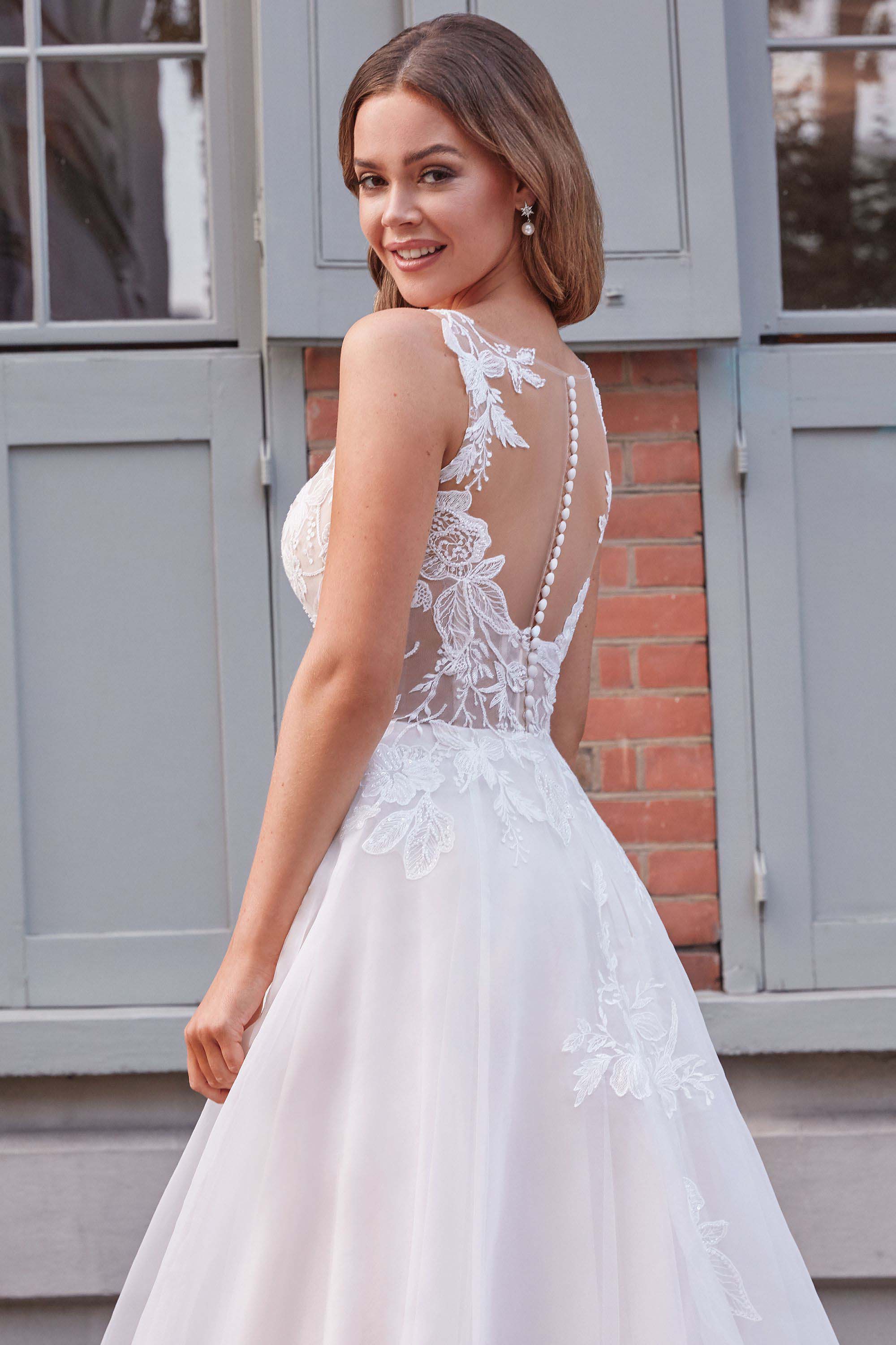 v neck a line organza wedding dress Romantic Organza A-Line Wedding Dress with V-Neck Back