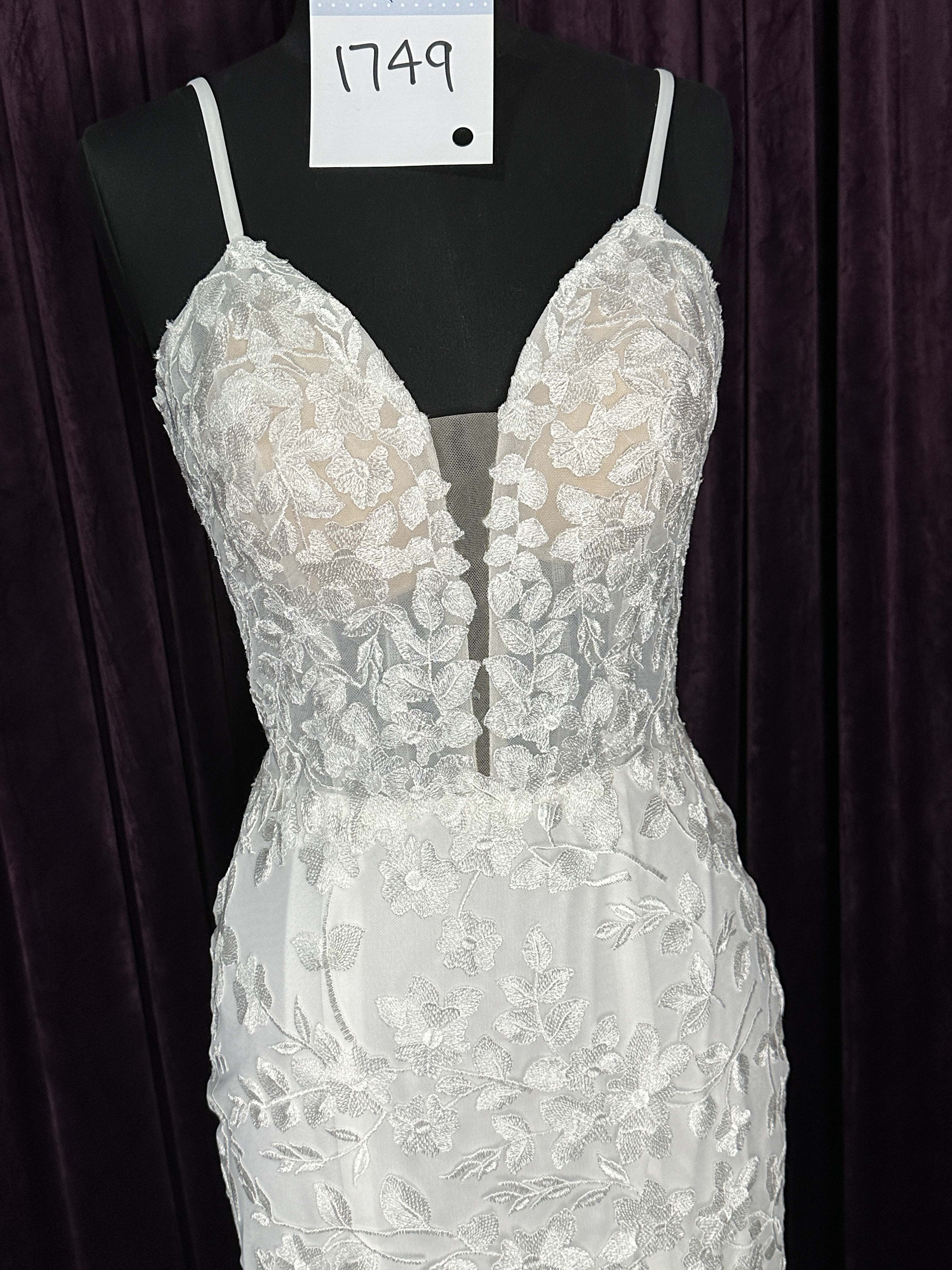 Show Sample: #1749 - Full Lace with Bikini Top with Plunge