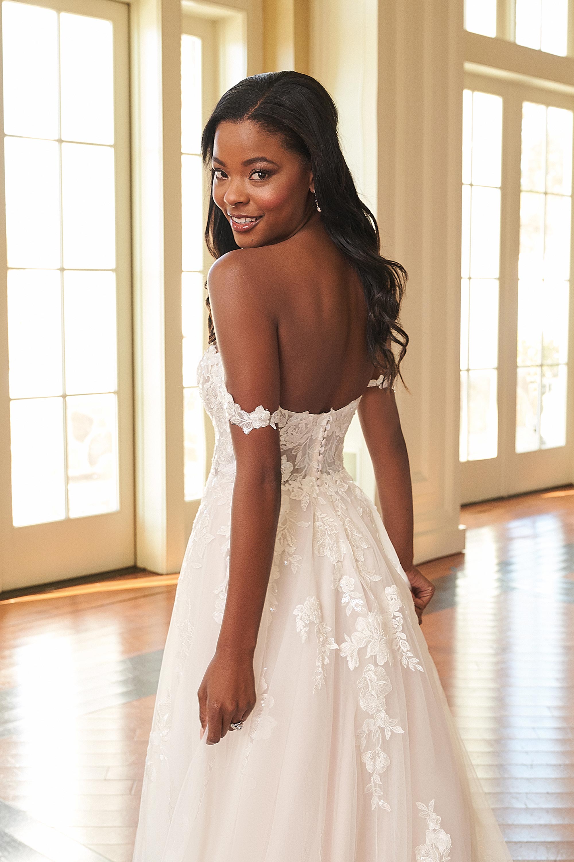 NEW* Sweetheart Neckline, Illusion Bodice Lace A-line Wedding Gown - NEW* Sweetheart Neckline, Illusion Bodice Lace A-line Wedding Gown -
