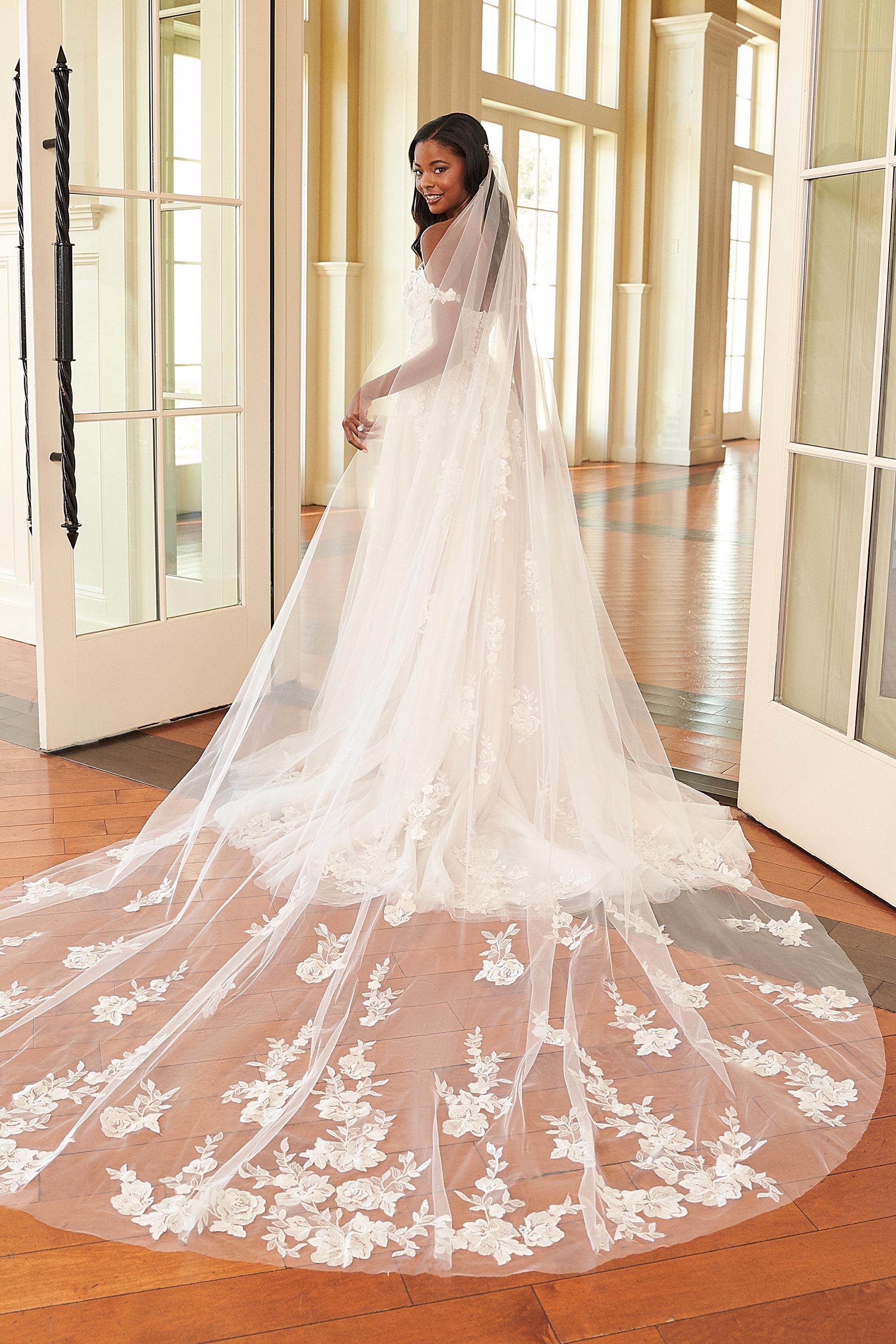 NEW* Sweetheart Neckline, Illusion Bodice Lace A-line Wedding Gown - NEW* Sweetheart Neckline, Illusion Bodice Lace A-line Wedding Gown -