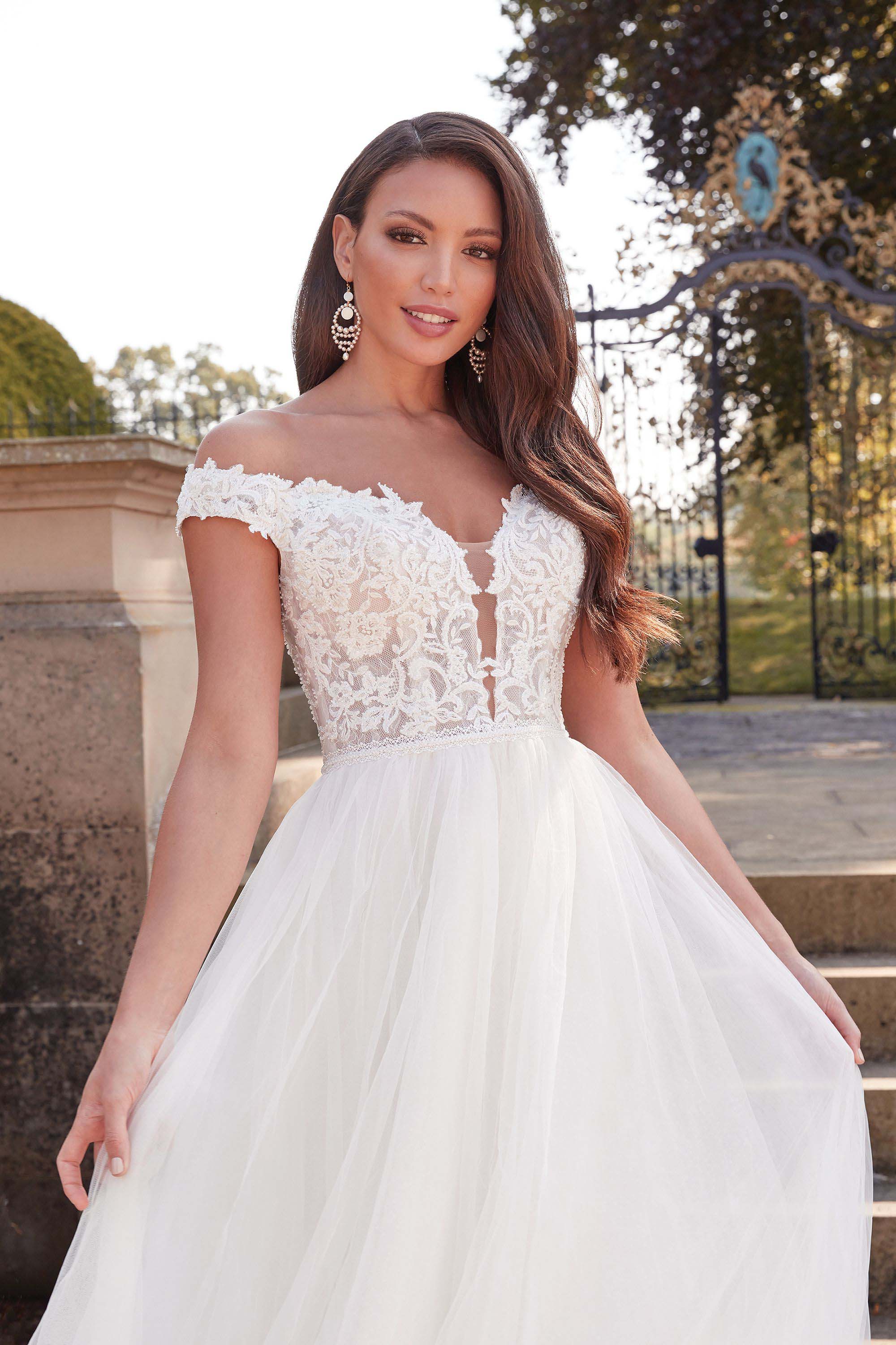 *NEW* Gorgeous Romantic Tulle & Lace Off the Shoulder Gown -  #44341