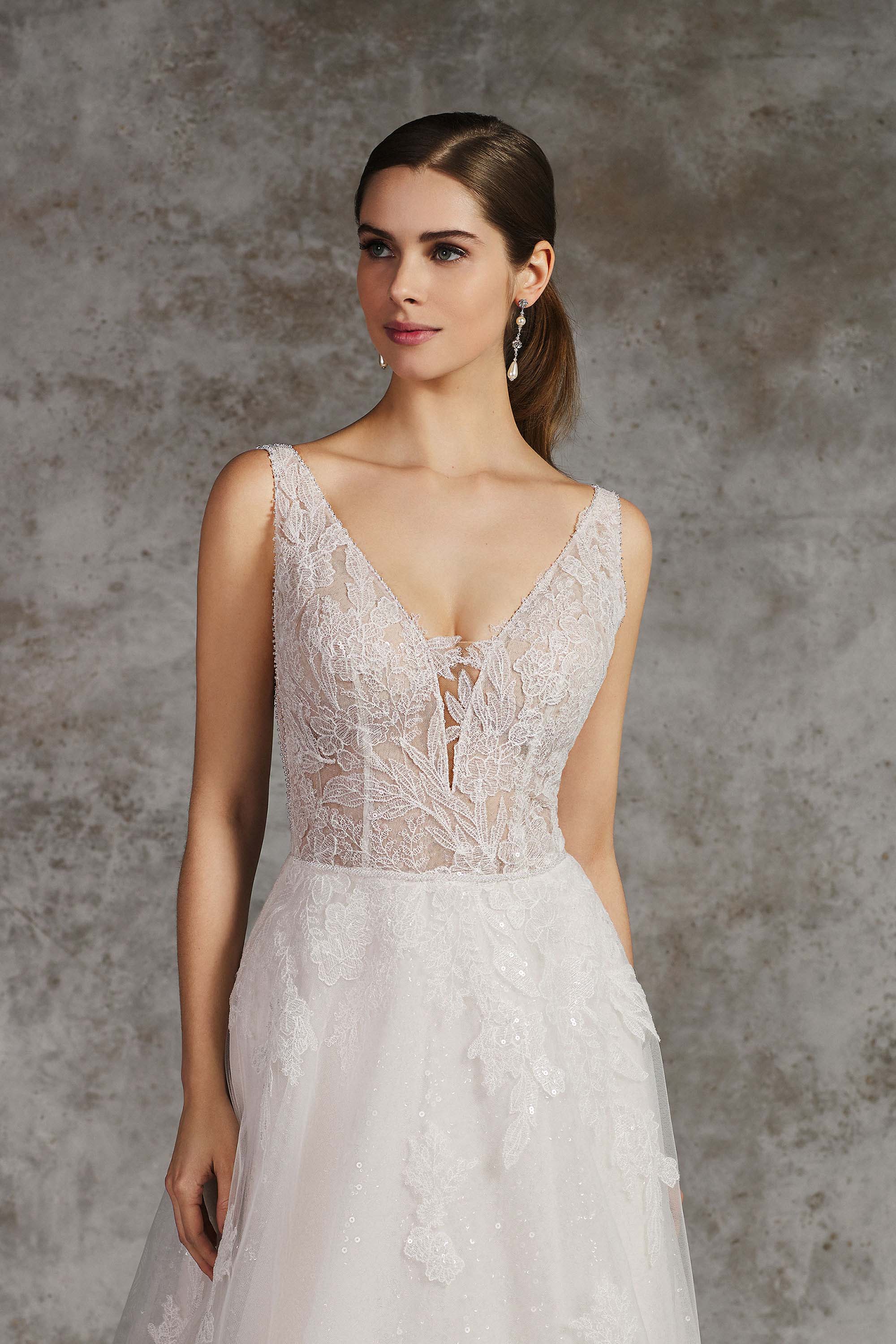 *NEW* Size 16 Lined Bodice Soft Sand/Ivory Colour A-Line with V Neckline - #55066LND