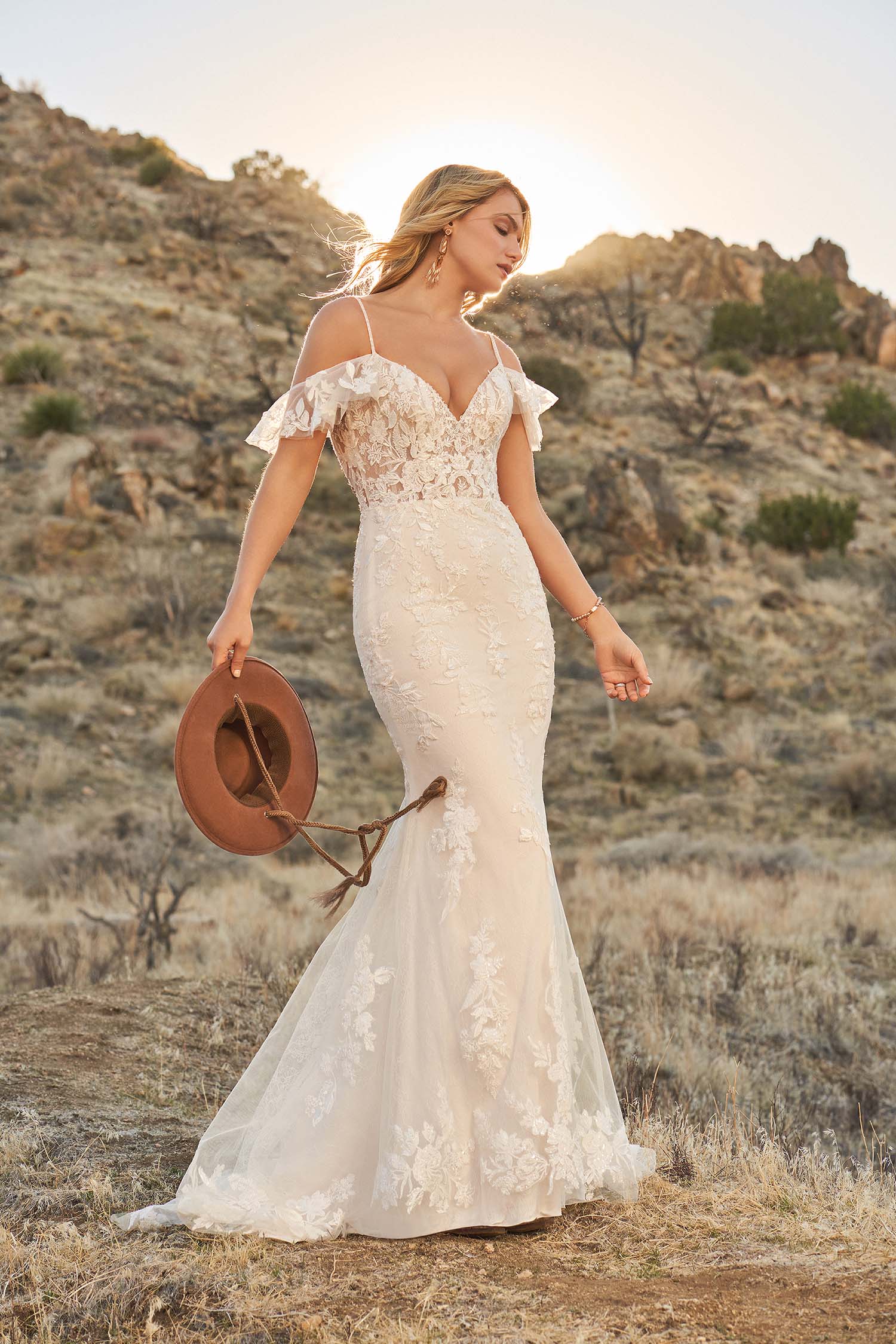 Expo Sample: Sand/Ivory/Nude Lace Mermaid Wedding Dress with Bikini Ne Expo Sample: Sand/Ivory/Nude Lace Mermaid Wedding Dress with Bikini Ne