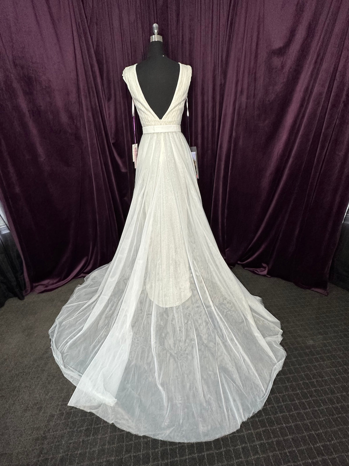 pleated tulle flutter back sheath wedding dress Vera Wang, PLEATED TULLE FLUTTER-BACK SHEATH WEDDING DRESS - New Wedding Dress Save 41%