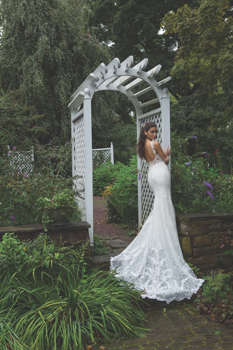 Sweetheart Neckline, Fit & flair Comfortable Wedding Gown Adore by Justin Alexander #11078