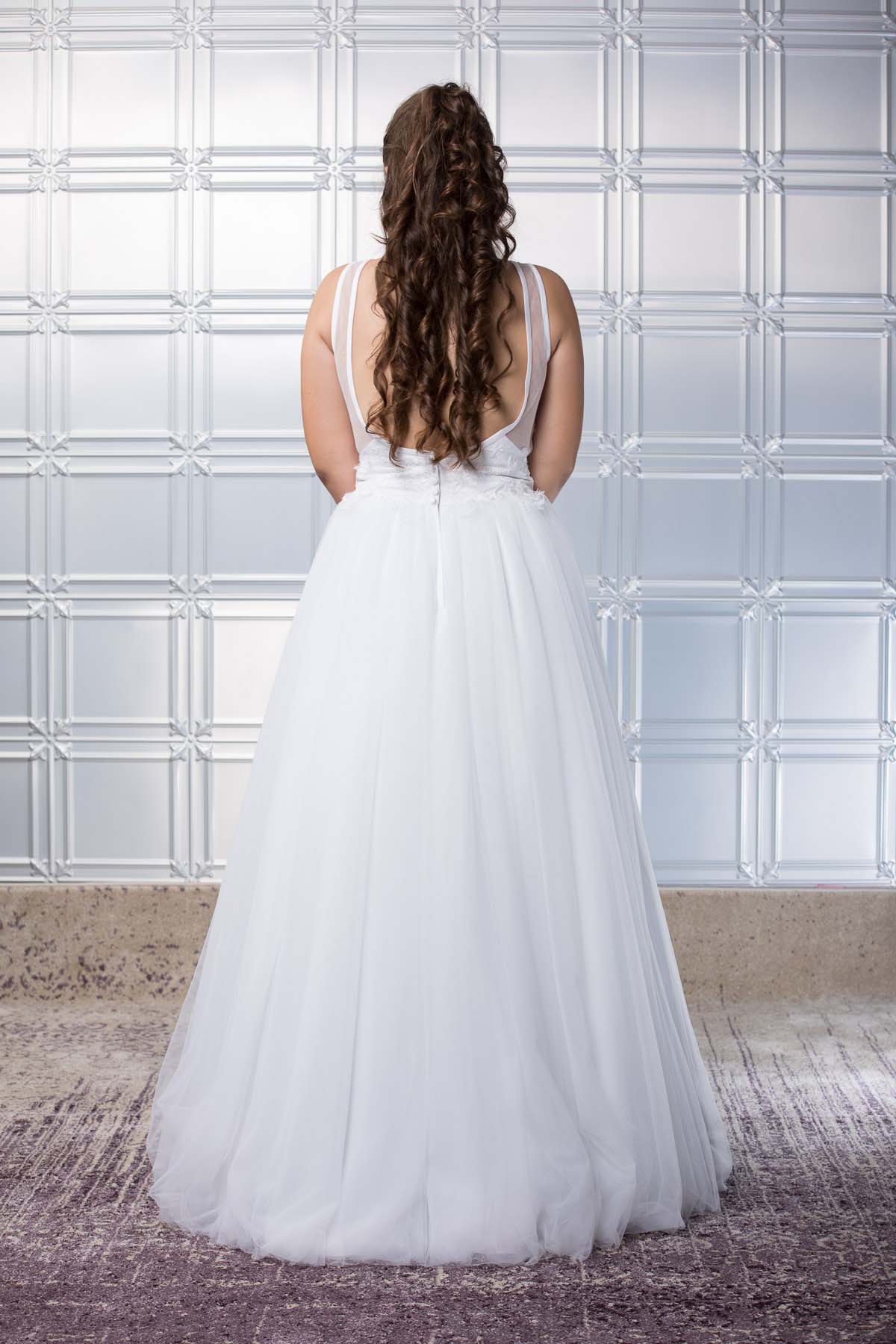 V Neckline Scoop Back Lace Bodice with Tulle Ball Gown Skirt Wedding Dresses Online - #1165