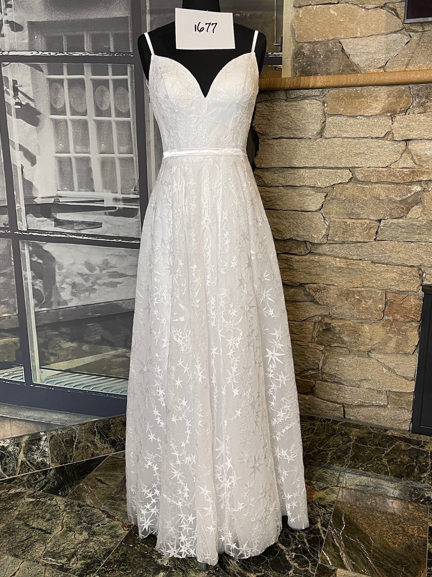 *NEW* Ivory Plunge V Neckline and Plunge Back Size 16 - #1677 *NEW* Ivory Plunge V Neckline and Plunge Back Size 16 - #1677