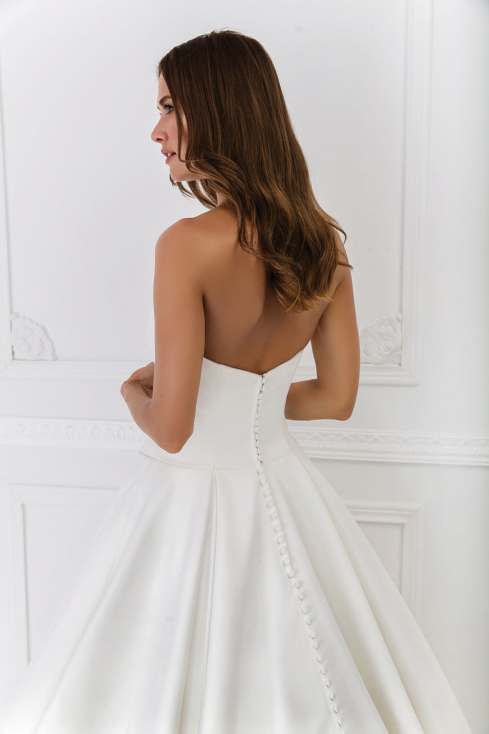 *NEW* Sweetheart Neckline Satin Ball Gown Box Pleat with Buttons to Hem Size 16 - #55021