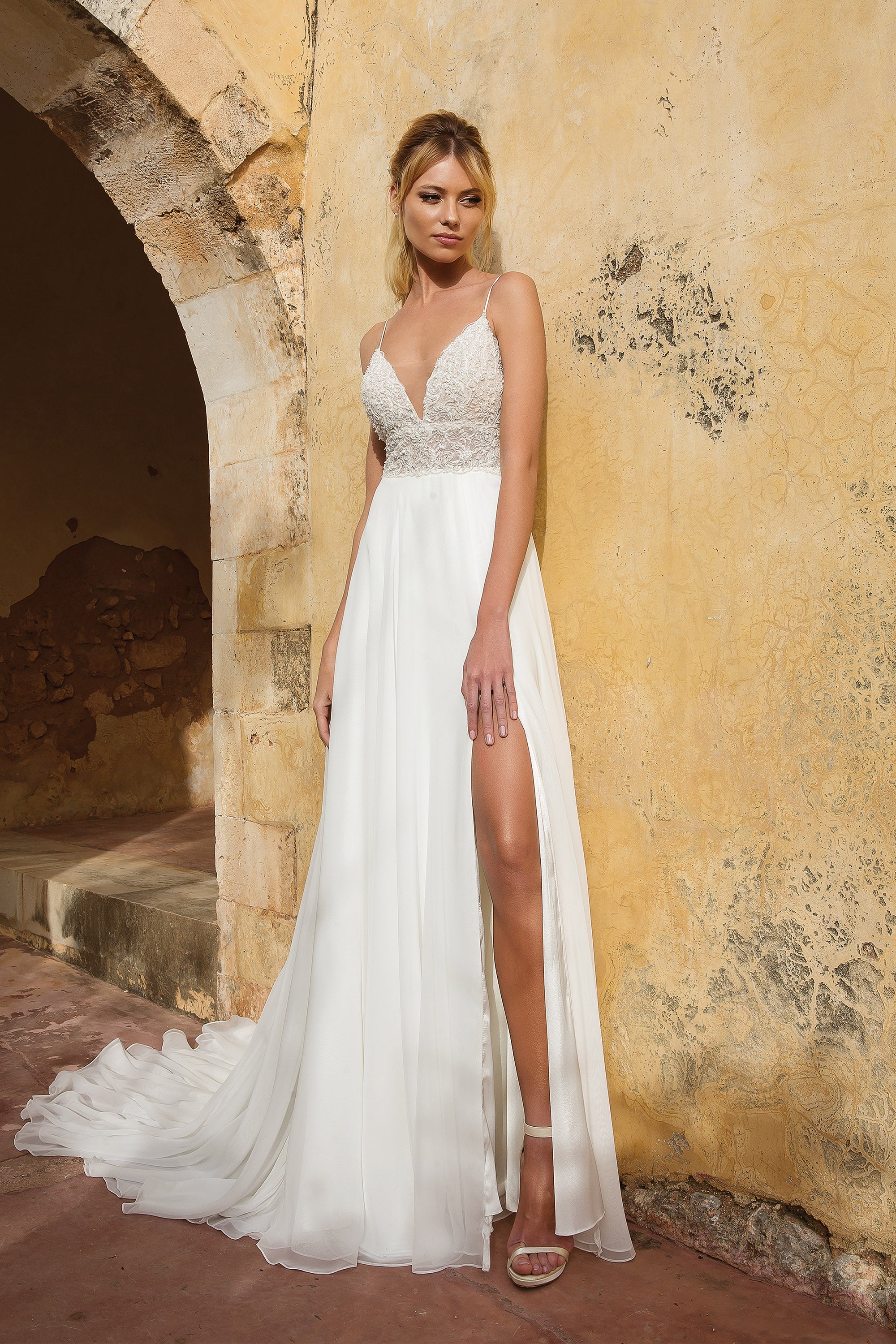 justin alexander beaded wedding dress Justin Alexander White beaded one of a kind Bridal Gown size 6 Retails $1850