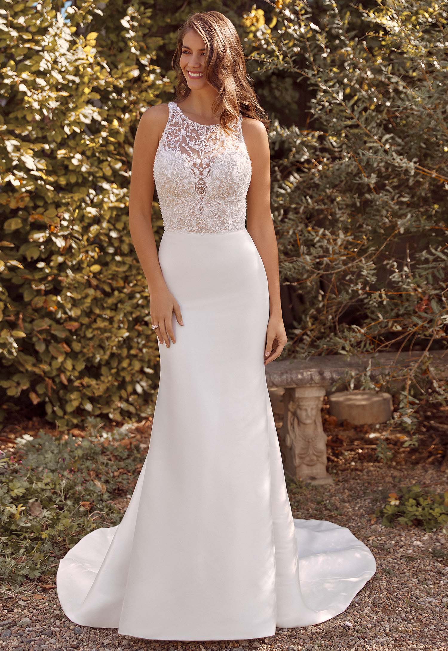 NEW* Justin Alexander Size 8 High Razor Neckline, Beaded Lace Bodice NEW* Justin Alexander Size 8 High Razor Neckline, Beaded Lace Bodice