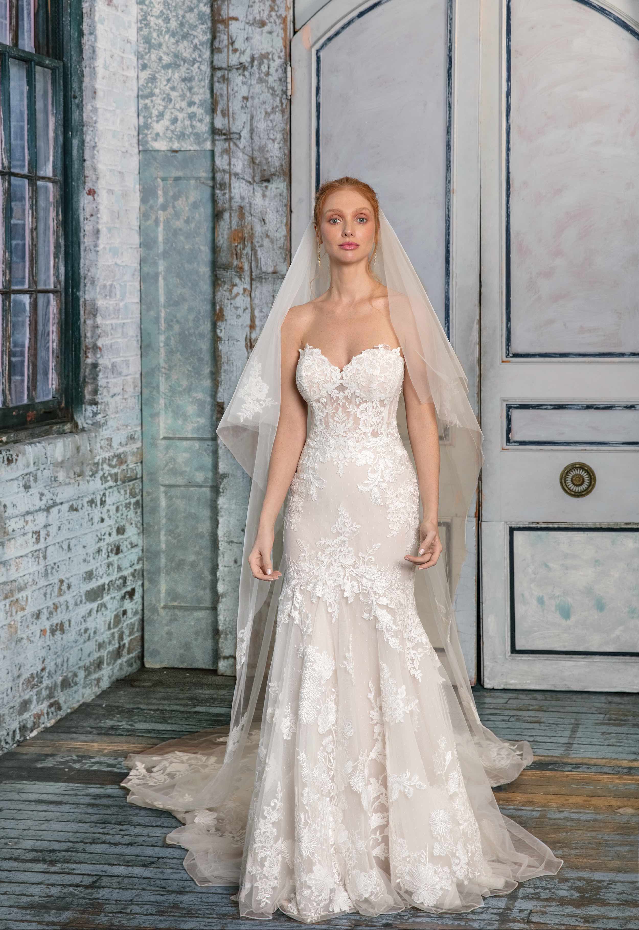 Lace wedding dress online 2025
